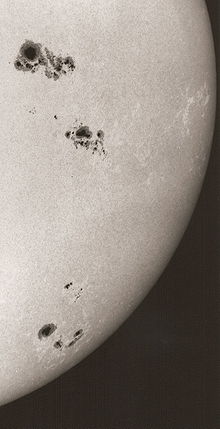 Datei:220px-Sunspots.JPG