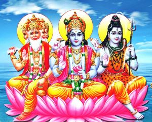 Brahma, Vishnu und Shiva (v.l.n.r.